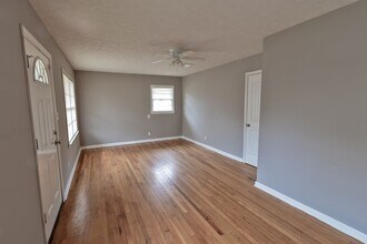 1001 Gipson St in Prattville, AL - Building Photo - Building Photo