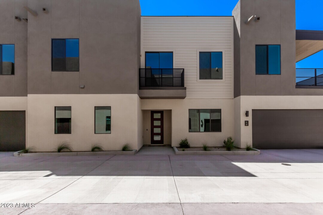 1625 E Lamar Rd in Phoenix, AZ - Foto de edificio