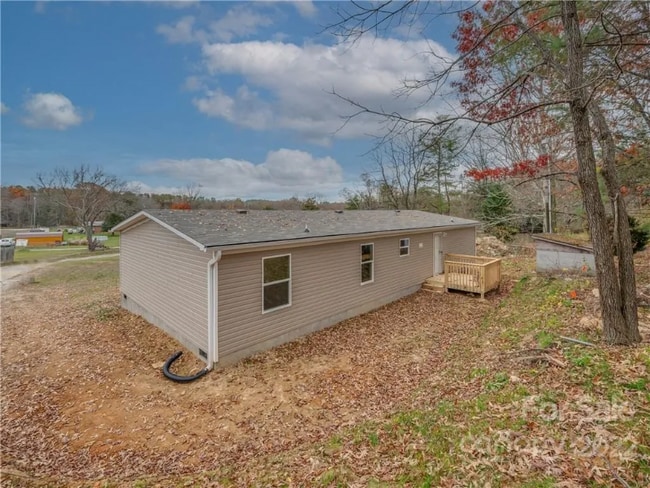 36 Pop Corn Dr in Hendersonville, NC - Foto de edificio - Building Photo
