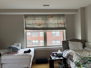 323 Boylston St, Unit 301 in Brookline, MA - Foto de edificio - Building Photo