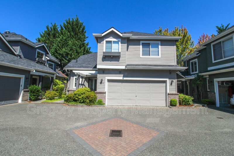 15720 NE 95th Way in Redmond, WA - Building Photo
