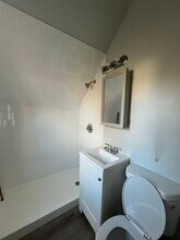 96 Lembeck Ave, Unit 3 in Jersey City, NJ - Building Photo - Building Photo