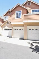 34 Manchester Ln in Fairfield, CA - Building Photo