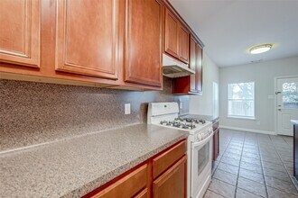 1210 Gibbons Ct in Rosenberg, TX - Building Photo - Building Photo