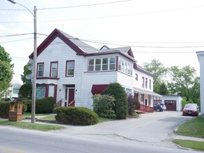 84 Grove St in Rutland, VT - Building Photo - Building Photo