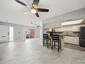 5428 Larchmont Ct in Pinellas Park, FL - Building Photo - Building Photo
