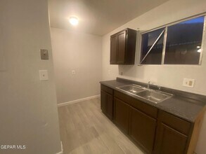 3570 Oasis Dr in El Paso, TX - Building Photo - Building Photo