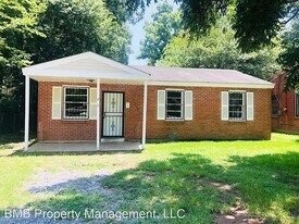 216 Gardendale Dr in Montgomery, AL - Building Photo