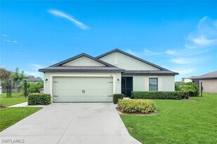 740 Evening Shade Ln in Lehigh Acres, FL - Building Photo