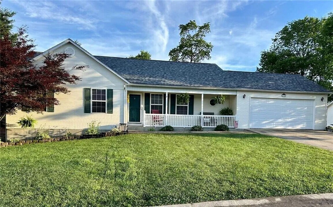 1705 Donna Lynn Dr in Jackson, MO - Building Photo