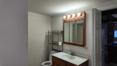 2 Cross St, Unit 2 in Gloucester, MA - Building Photo - Building Photo