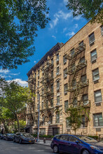 433 W 24th St in New York, NY - Building Photo - Building Photo