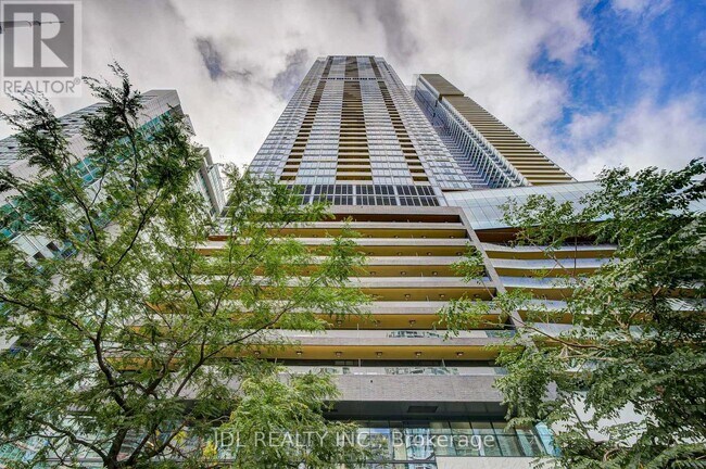 1 Concord Cityplace Wy in Toronto, ON - Building Photo - Building Photo