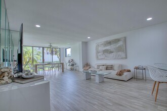 4246 Deste Ct in Greenacres, FL - Building Photo - Building Photo