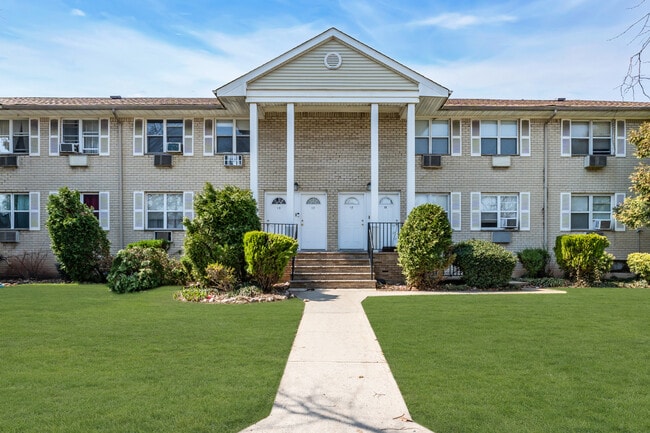 Cheryl Gardens in Roselle, NJ - Building Photo - Building Photo