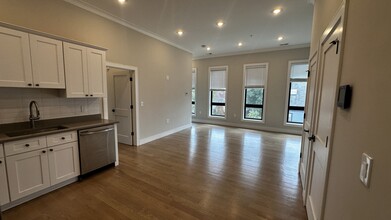 11 Highgate St, Unit #303 in Boston, MA - Building Photo - Building Photo