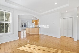 30 Healey St, Unit B in Cambridge, MA - Foto de edificio - Building Photo