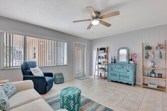 111 Doolen Ct in North Palm Beach, FL - Building Photo - Building Photo