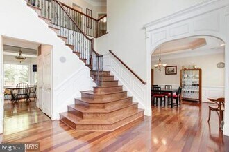 6409 Macarthur Blvd in Bethesda, MD - Foto de edificio - Building Photo