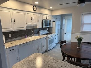 273 Mott Ave in Lawrence, NY - Building Photo - Building Photo