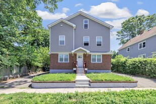 160 Clover St in Stratford, CT - Building Photo