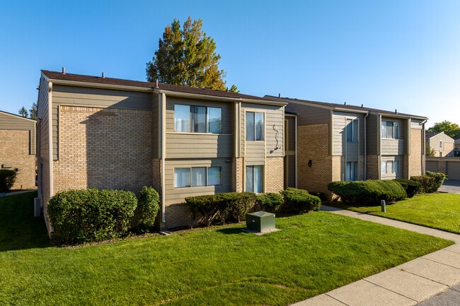 Legacy Place Apartments - Southfield, MI