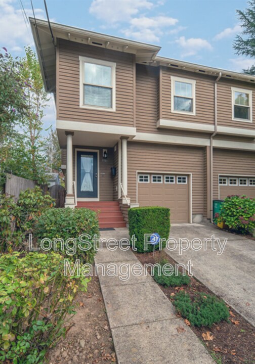 1316 SE 43rd Ave in Portland, OR - Foto de edificio