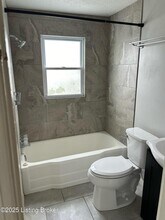 919 E Oak St in Louisville, KY - Foto de edificio - Building Photo