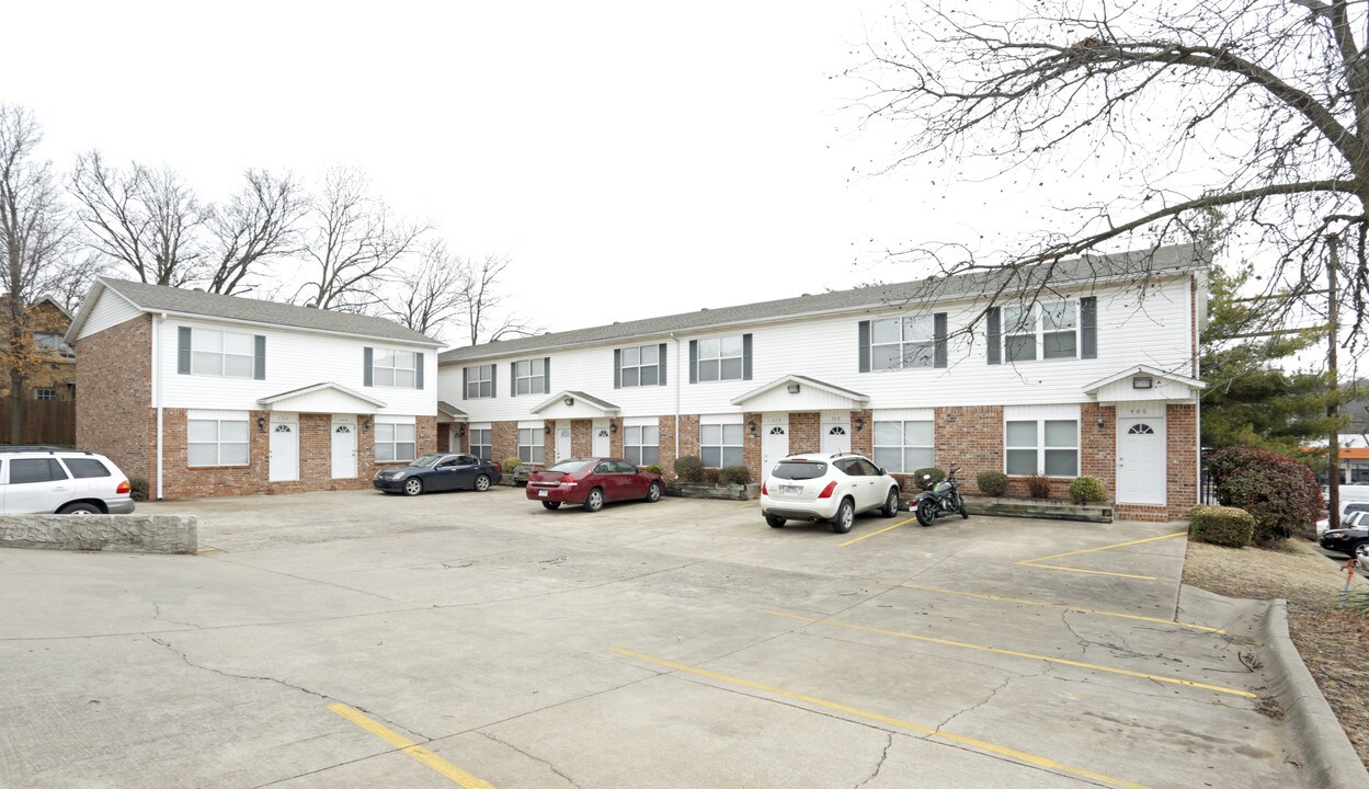 406-422 N Highland Ave in Fayetteville, AR - Building Photo