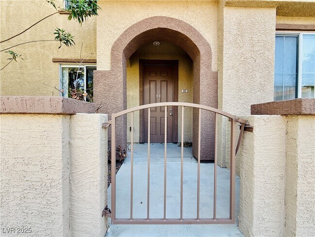 10231 Deerfield Beach Ave in Las Vegas, NV - Building Photo - Building Photo