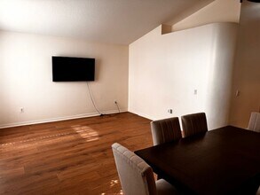1616 Firewheel Dr in Zephyrhills, FL - Foto de edificio - Building Photo