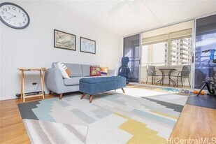 780 Amana St, Unit 707 in Honolulu, HI - Building Photo