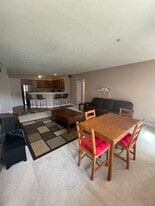 1610 Oakfield Dr in Ann Arbor, MI - Building Photo