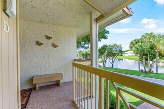 18 Eastgate Dr in Boynton Beach, FL - Foto de edificio - Building Photo