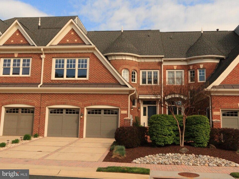 43704 Burning Sands Terrace in Leesburg, VA - Building Photo