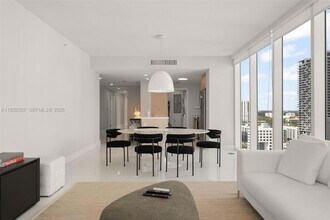 600 NE 27th St, Unit 2401 in Miami, FL - Foto de edificio - Building Photo