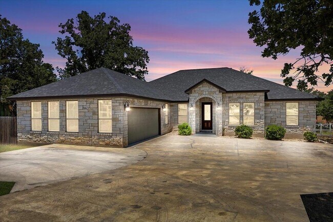 127 Medlar Dr in Cedar Creek, TX - Building Photo - Building Photo