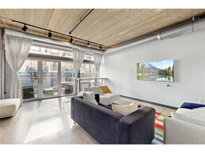 710 N 4th St in Minneapolis, MN - Foto de edificio - Building Photo