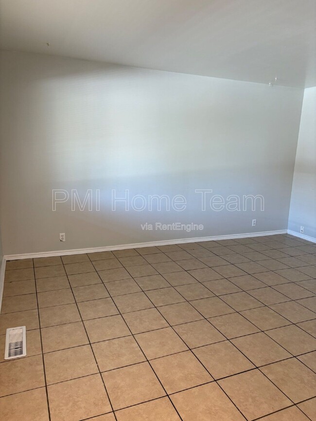 3476 Brinker Ave in Ogden, UT - Foto de edificio - Building Photo