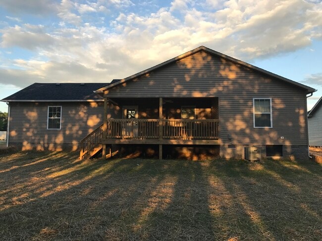 1474 N POINTE Wy in Bowling Green, KY - Building Photo - Building Photo