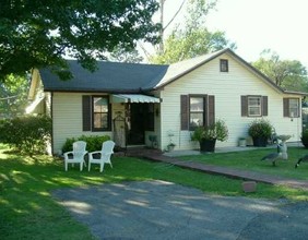 810 S Cherry Ln in Fayetteville, AR - Building Photo - Building Photo