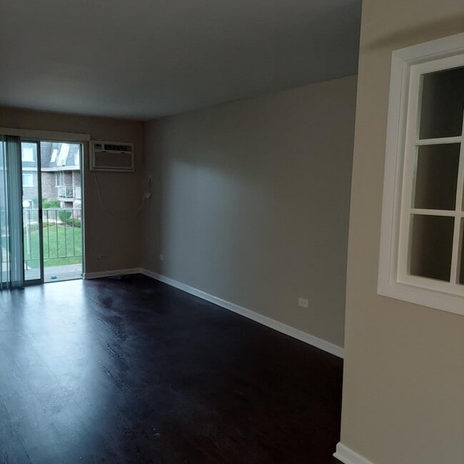 920 Jonathon Ct, Unit 206 in Prospect Heights, IL - Building Photo - Building Photo