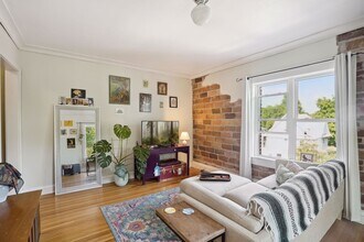 2733 Girard Ave S in Minneapolis, MN - Building Photo - Building Photo