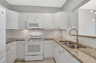 23660 Walden Center Dr in Bonita Springs, FL - Building Photo - Building Photo