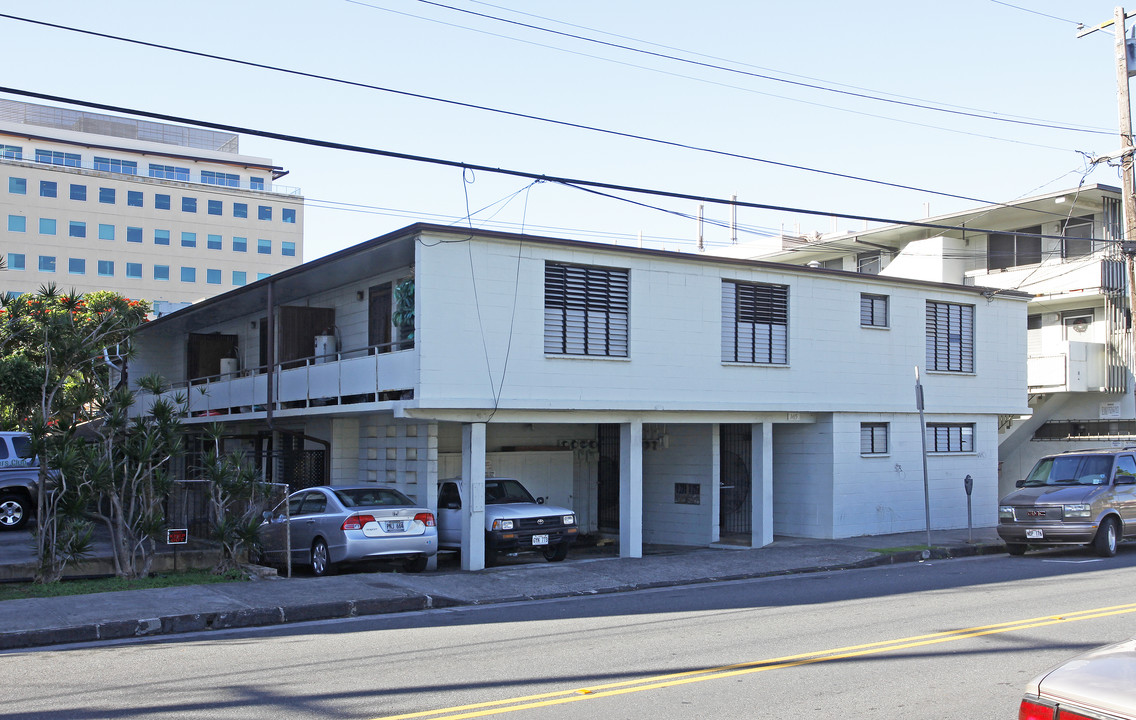 1415 Kinau St in Honolulu, HI - Building Photo