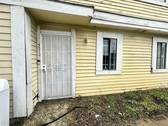 8405 Wilcrest Dr in Houston, TX - Building Photo - Building Photo