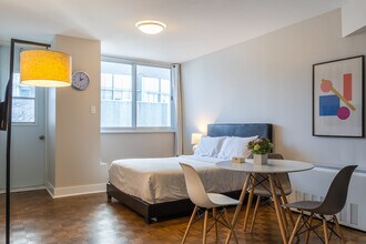 1245 Rue Redpath-Crescent in Montréal, QC - Building Photo - Building Photo