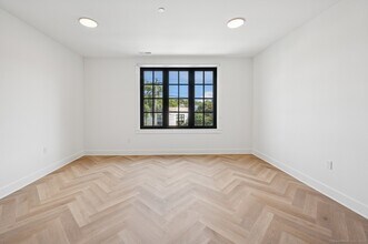 100 E Putnam Ave in Greenwich, CT - Building Photo - Building Photo