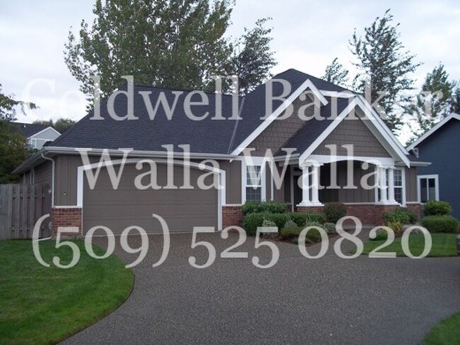 property at 930 SE Creekside Dr