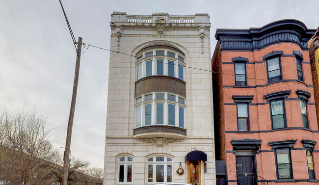 2423 5th Ave in Troy, NY - Foto de edificio - Building Photo